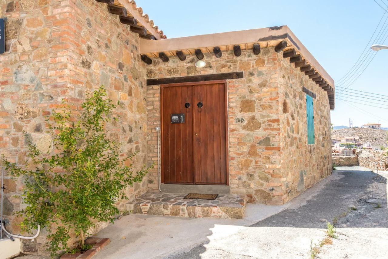 Maison d'hôtes Farmakas Living Extérieur photo